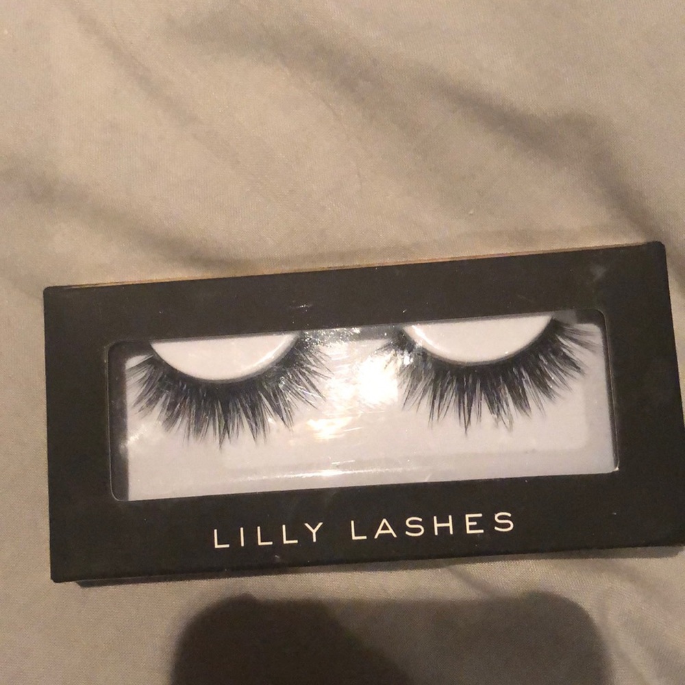 NEW Lilly Lashes